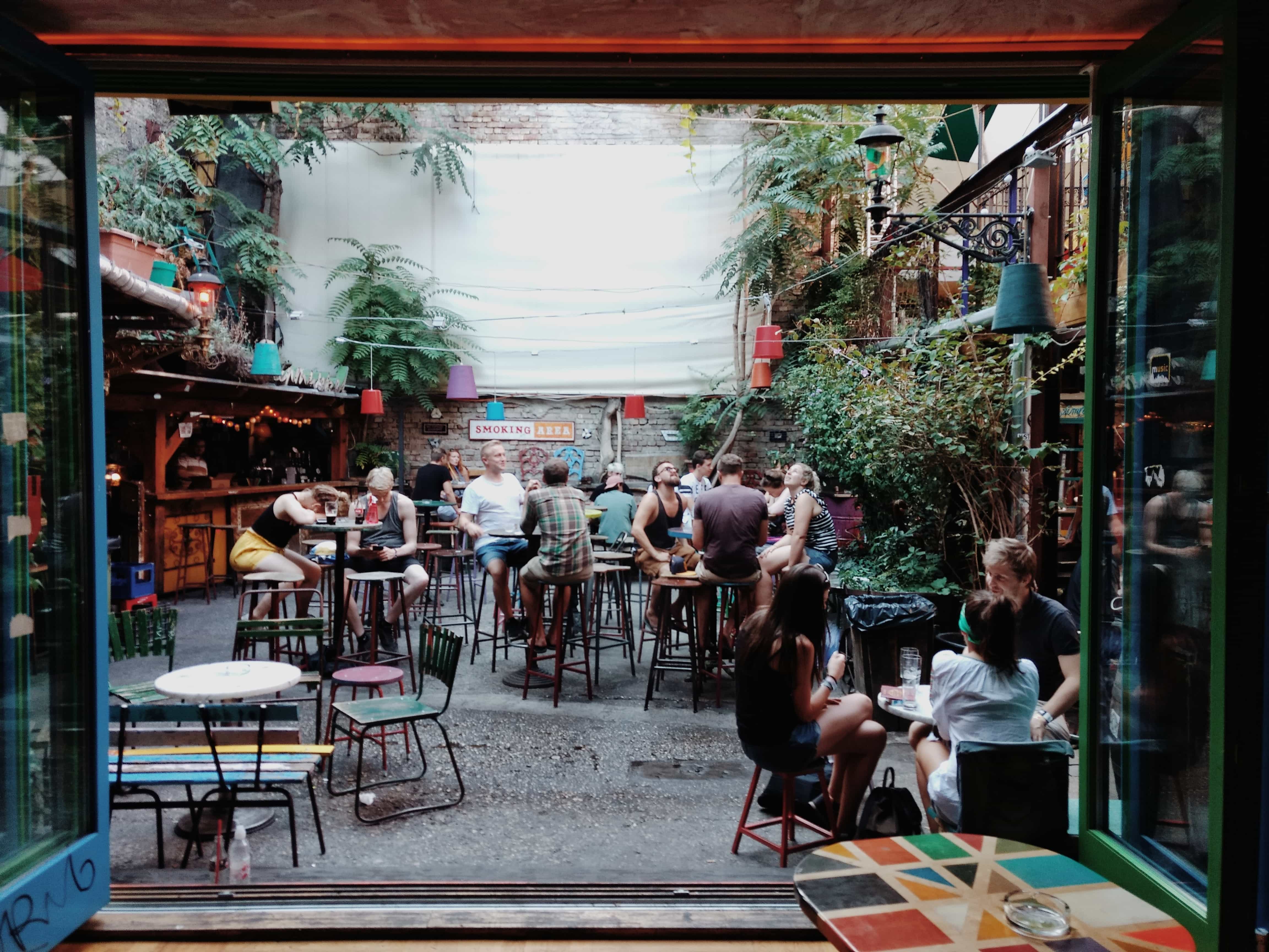 restaurant-yard